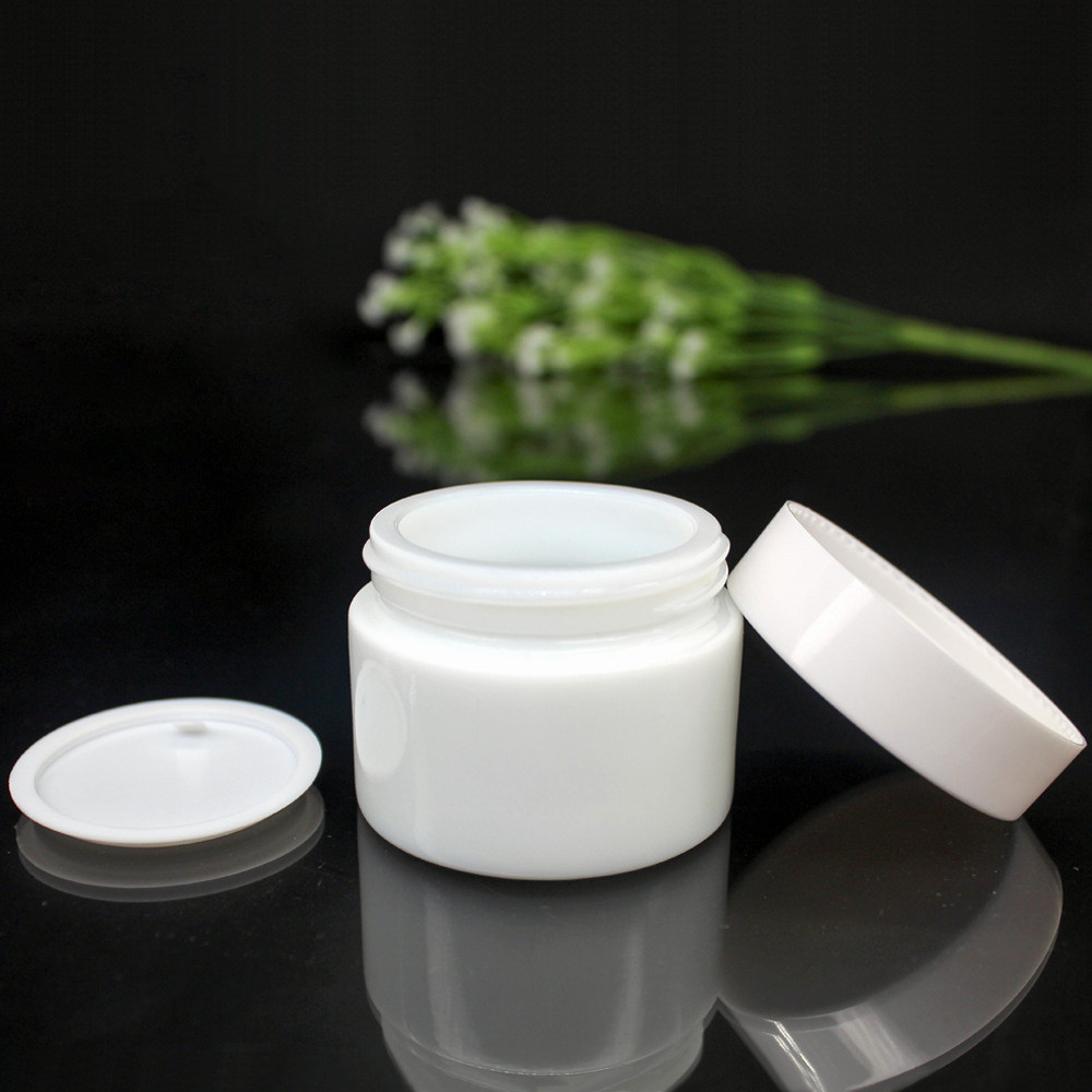 Logotipo personalizado botellas de crema de vidrio blanco para cosméticos con tapa de vidrio
