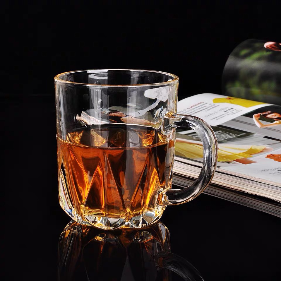 Venta caliente 8 oz Tazas de té de café de vidrio resistente al calor de color calentamiento con mango 